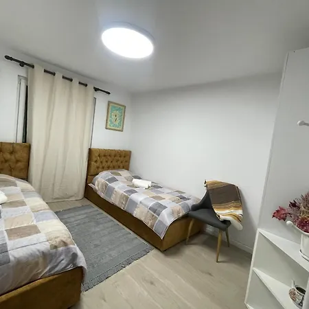 Boulevard Access * ティラナ